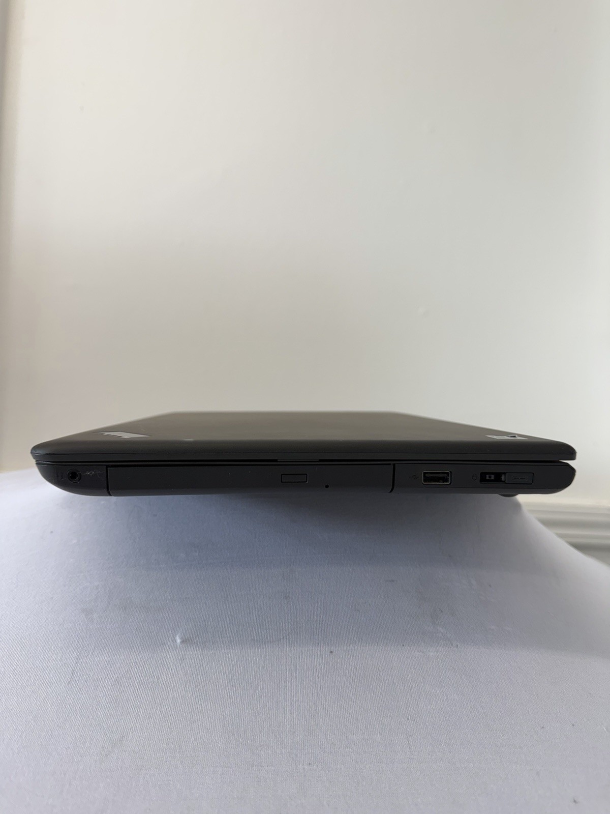 Lenovo Thinkpad E555 Laptop – AMD A10 – Unknown if Screen is Good – Read Des