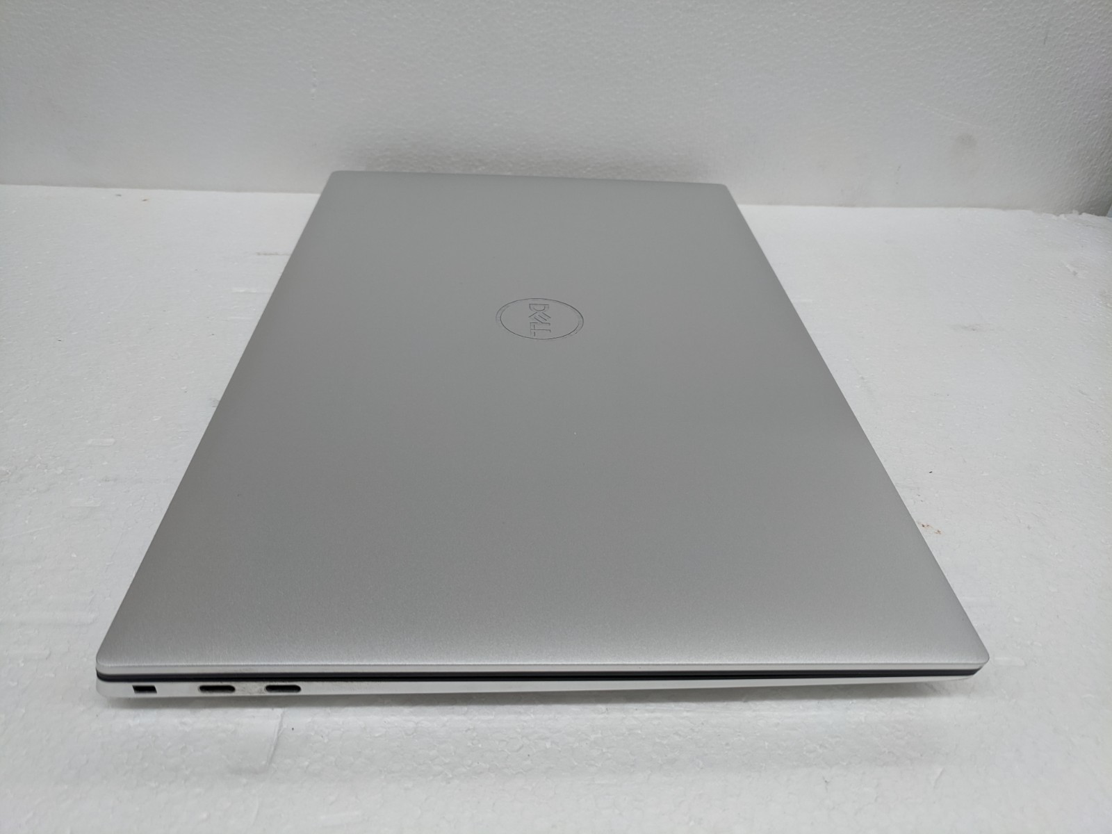 Dell XPS 15 9500 – Core i9-10885H | 32GB DDR4 | 1TB NVMe | GTX 1650 Ti 4GB | W11