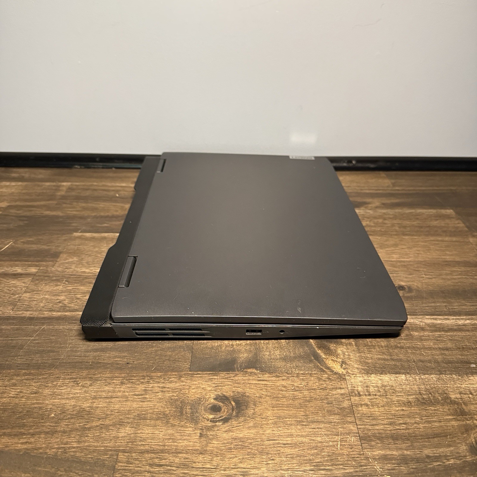 Lenovo IdeaPad Gaming 3 15.6″ Laptop (Ryzen 5 6600H/16GB/RTX 3050/512GB/120Hz)
