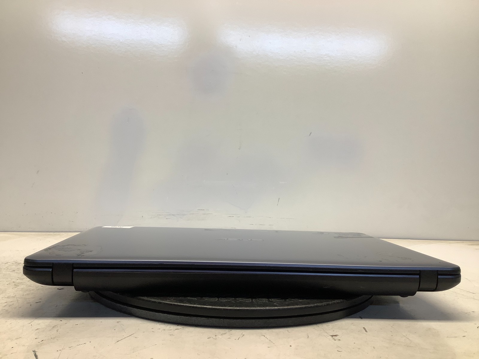 Asus X540L Intel i3-5020U 2.2GHz 4 GB NO HDD/Battery