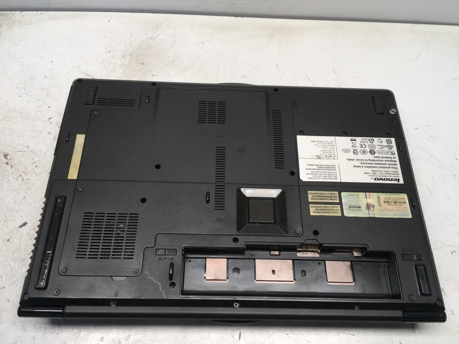 Lenovo IdeaPad Y710 Intel Core 2 Duo T5450 1.66GHz 1 GB NO HDD