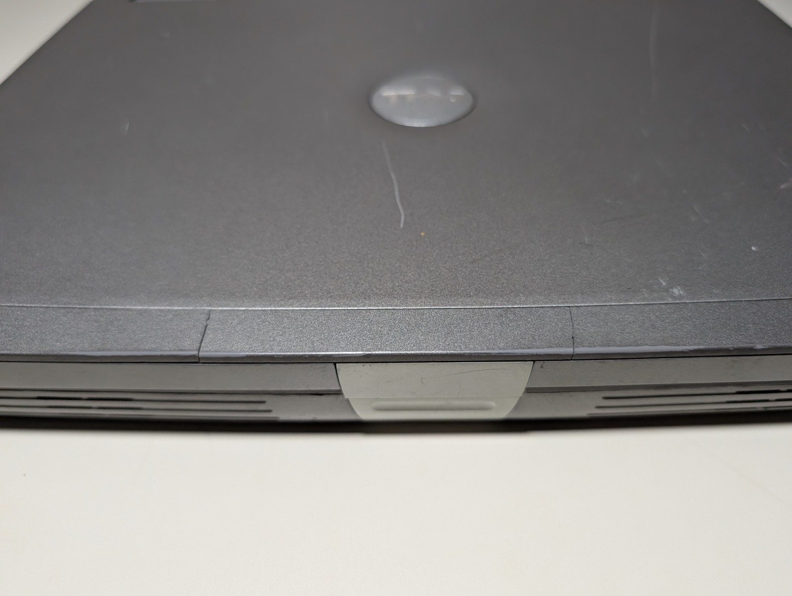 15″ Dell Latitude D810 | Pentium M 30GB HDD | ATI DVD Win XP 32-Bit Serial Port