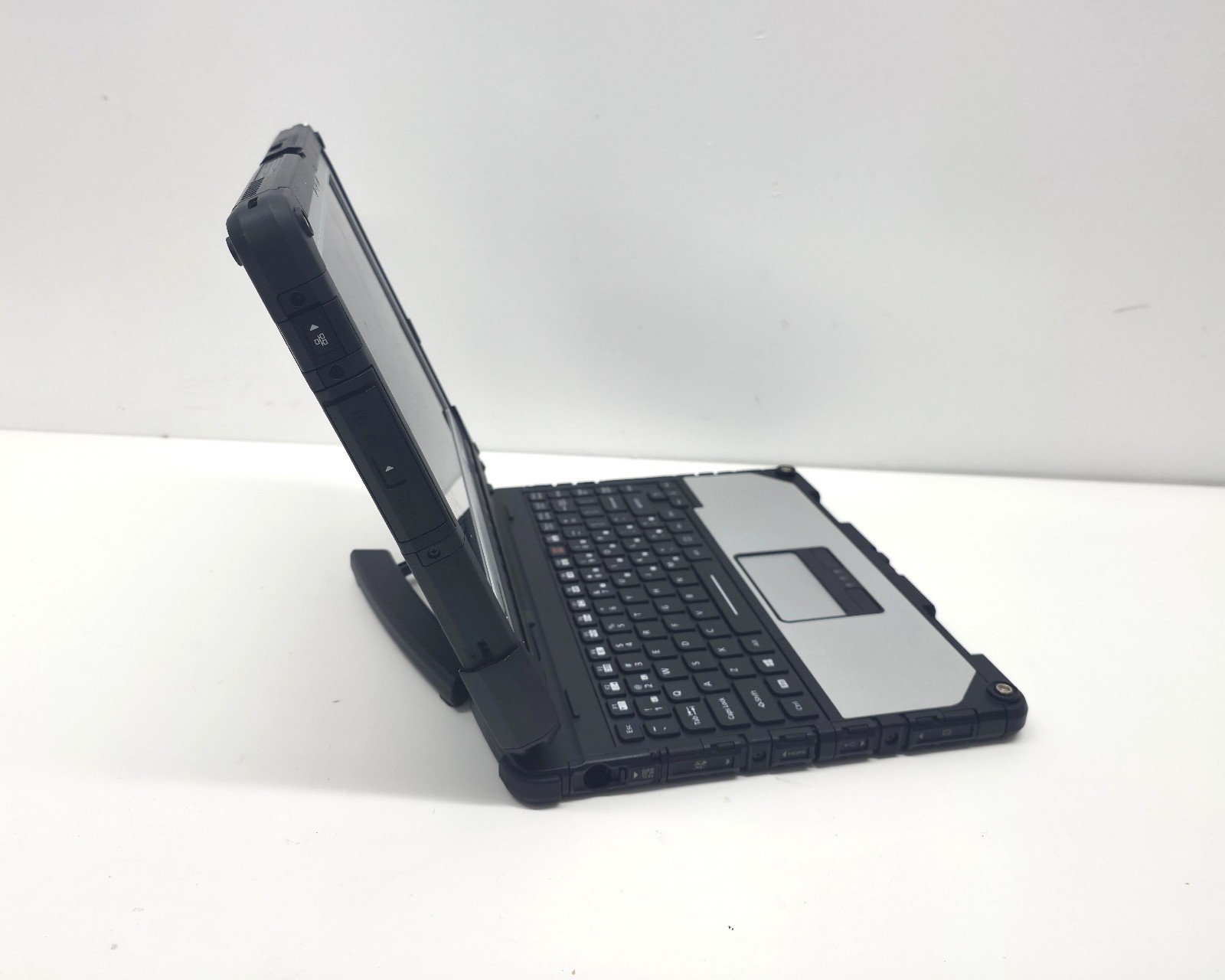 Panasonic Toughbook CF-33 Core i5 7th gen. 8GB 128GB SSD Win 11 Pro 2D Barcode