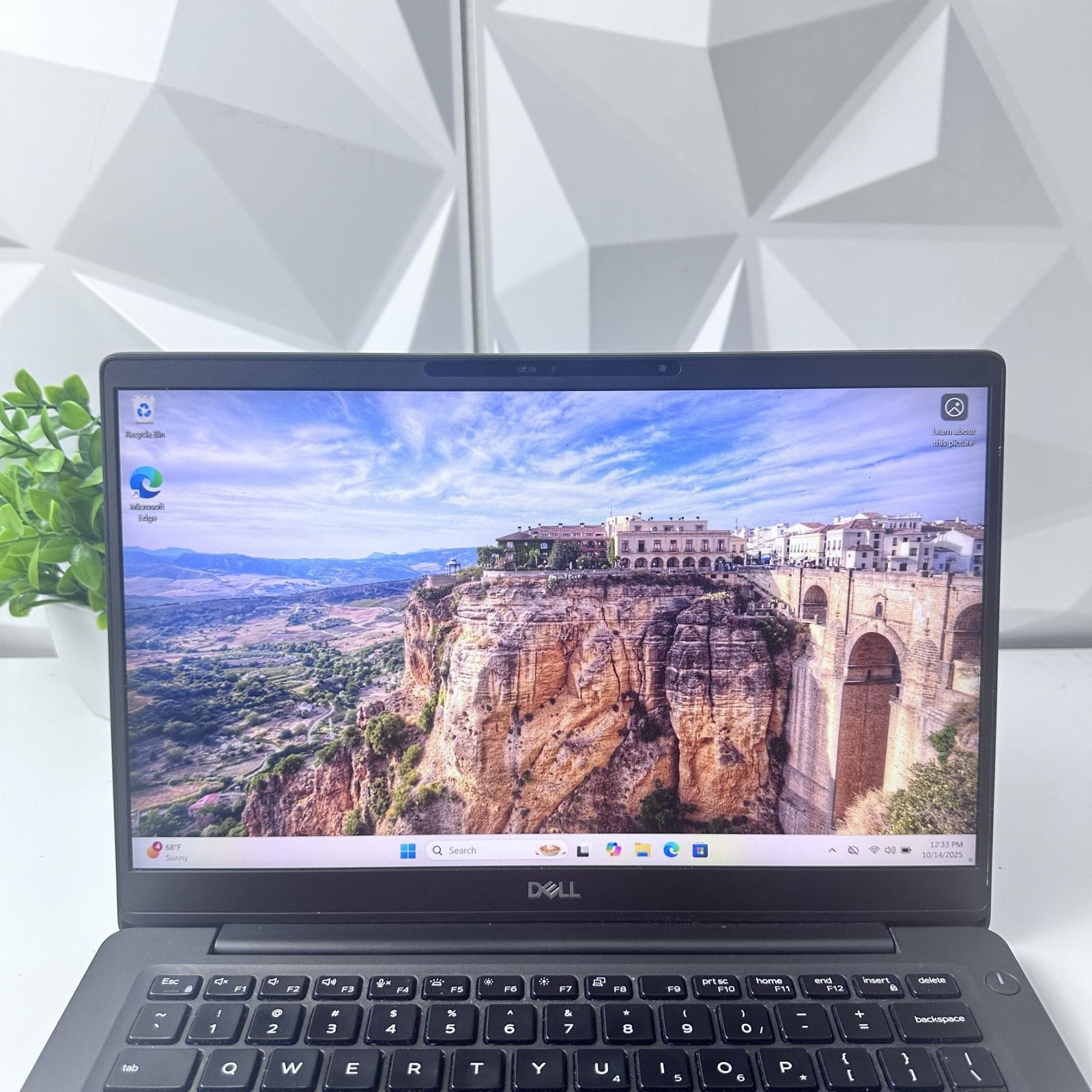 Dell Latitude 7300 Laptop, 13.3″ FHD, i7-8665U, 16GB, 256GB SSD