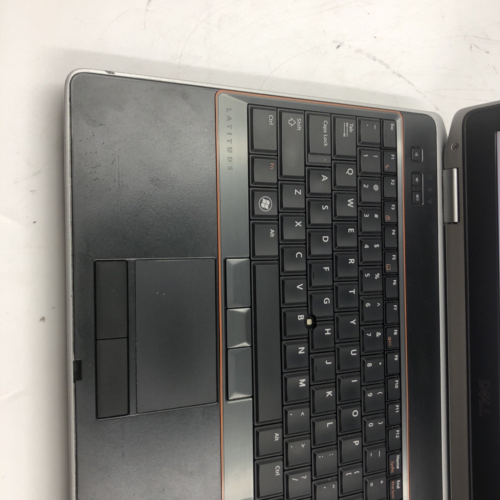 Dell Latitude E6520 Laptop Intel i5-2410M 2.3GHZ 4GB NO HDD/OS/Battery/Caddy