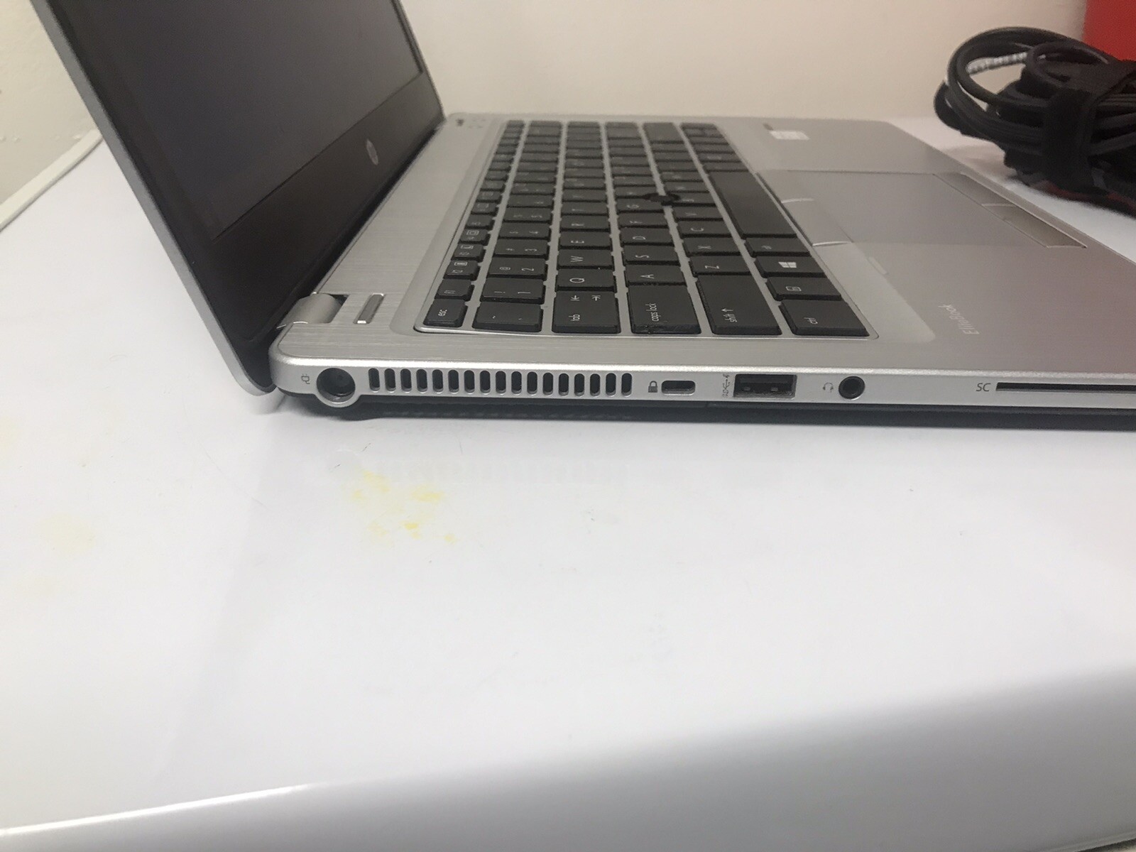 HP elitebook 9470m (256gb Ssd Intel Core i5 3rd Gen., 1.8GHz, 8GB)