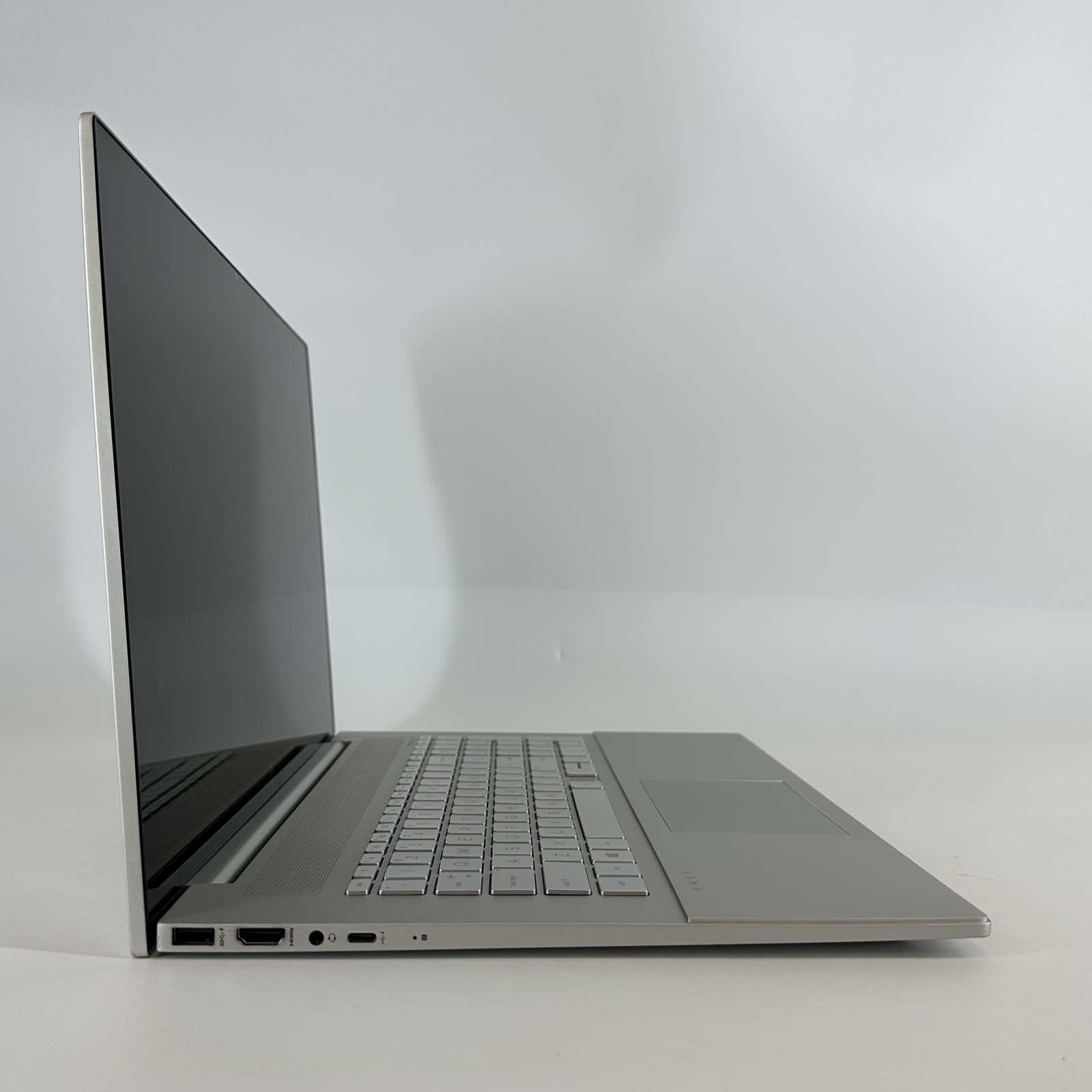 HP Envy 17 2021 Silver FHD i7-1195G7 2.90GHz 16GB 1TB SSD/1TB HDD Very Good