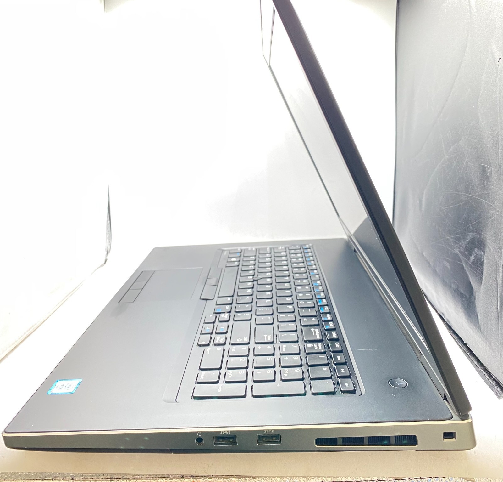 Dell Precision 7730 17.3″ Laptop Intel Xeon E-2176M 2.70GHz 32GB RAM 1TB SSD