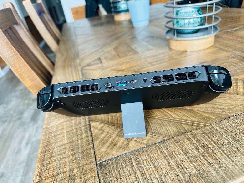 OneXPlayer Handheld Gaming PC AMD Ryzen 7-4800U 16GB 1TB Windows 11 Black/Orange