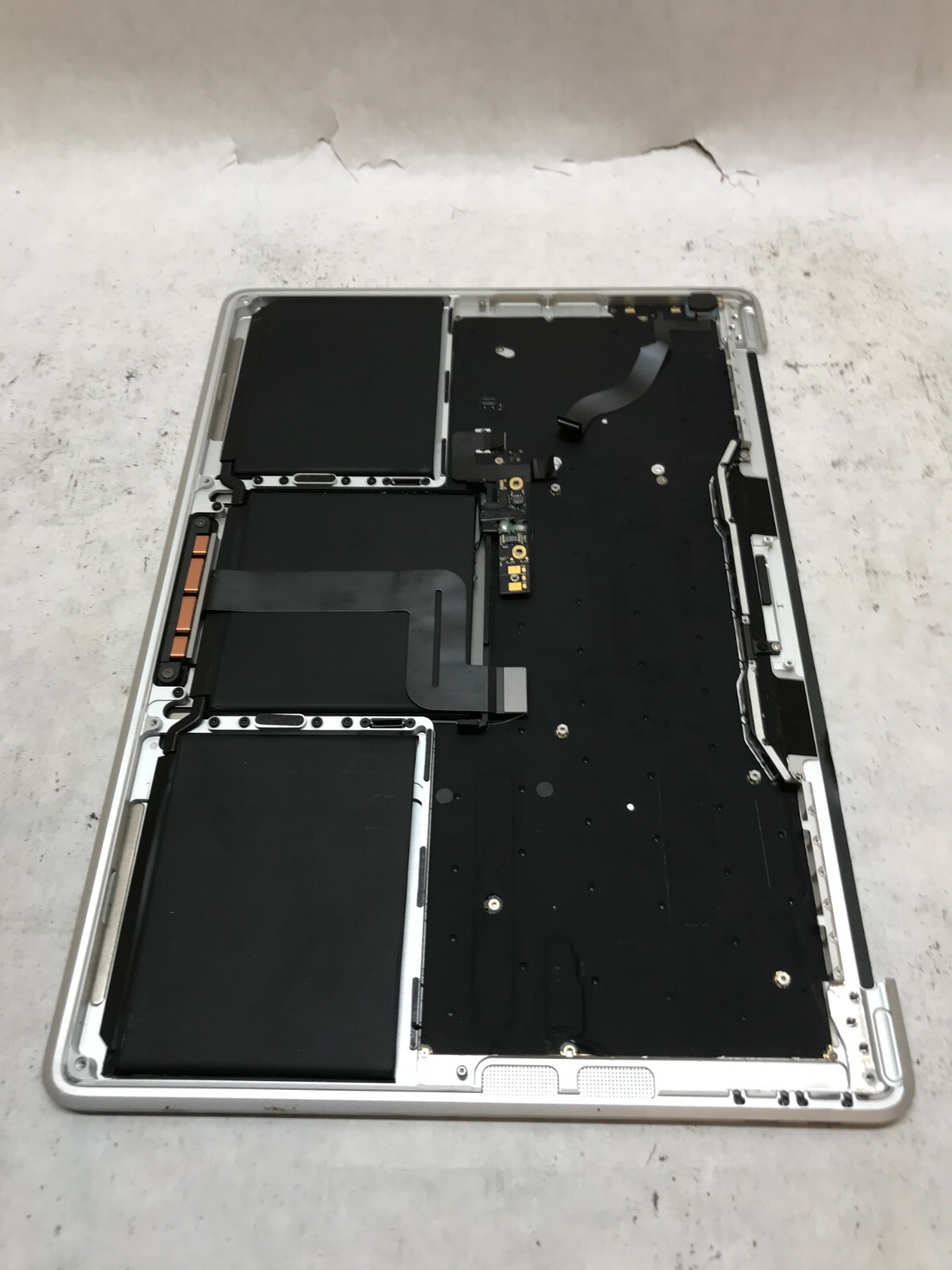 Apple MacBook Pro Touch/201 A1989 Palmrest NO MOTHERBOARD For Parts/Repair – -DW
