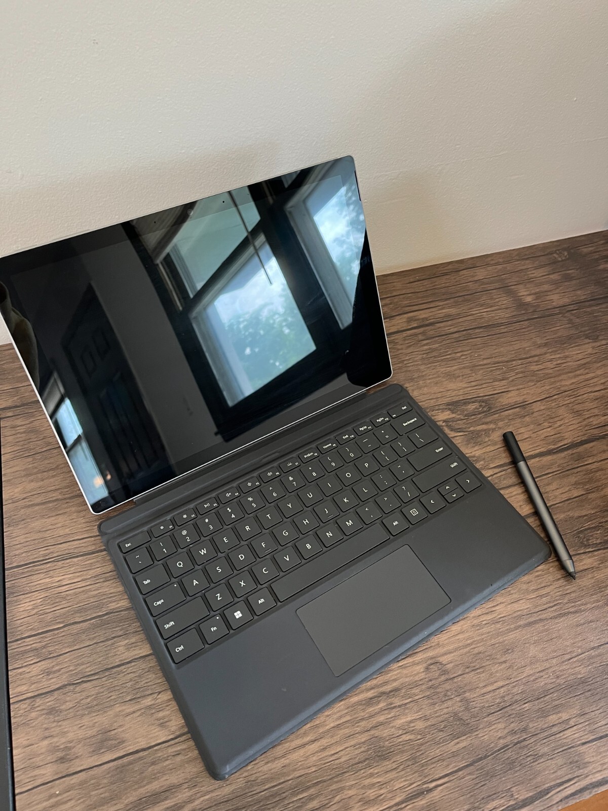 Microsoft Surface Pro 7 PLUS i5 8gb 128MB Graphics Card includes pen