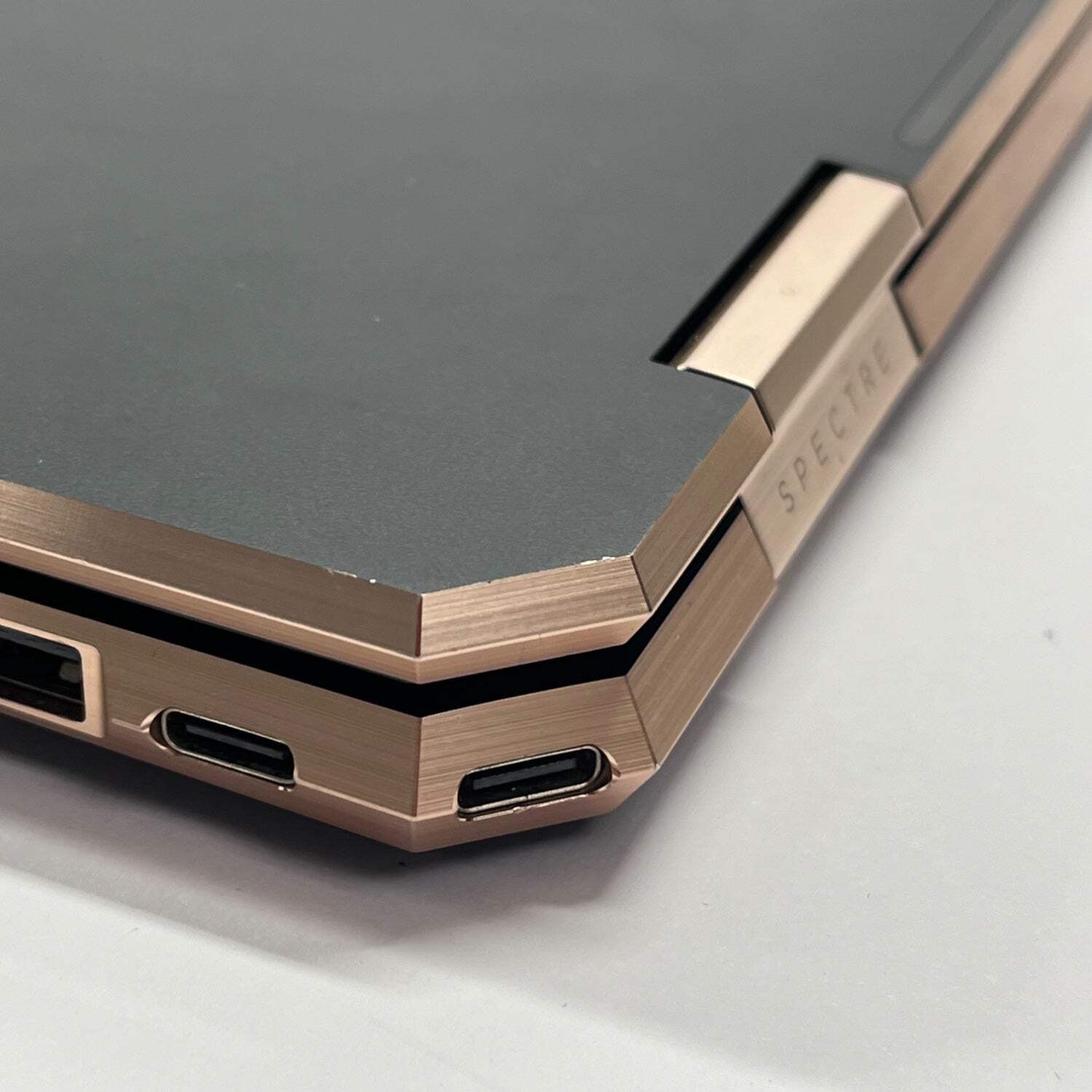 Broken HP Spectre x360 16GB RAM 512GB SSD Stuttering and Faded Screen
