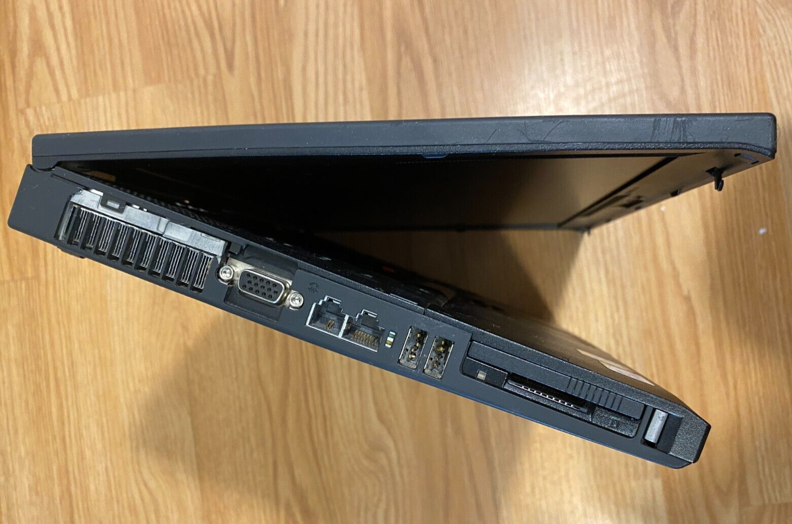 Lenovo ThinkPad R400 – Core 2DUO P8700 2.53GHz 2G – NO HDD/Caddy/Power/Battery