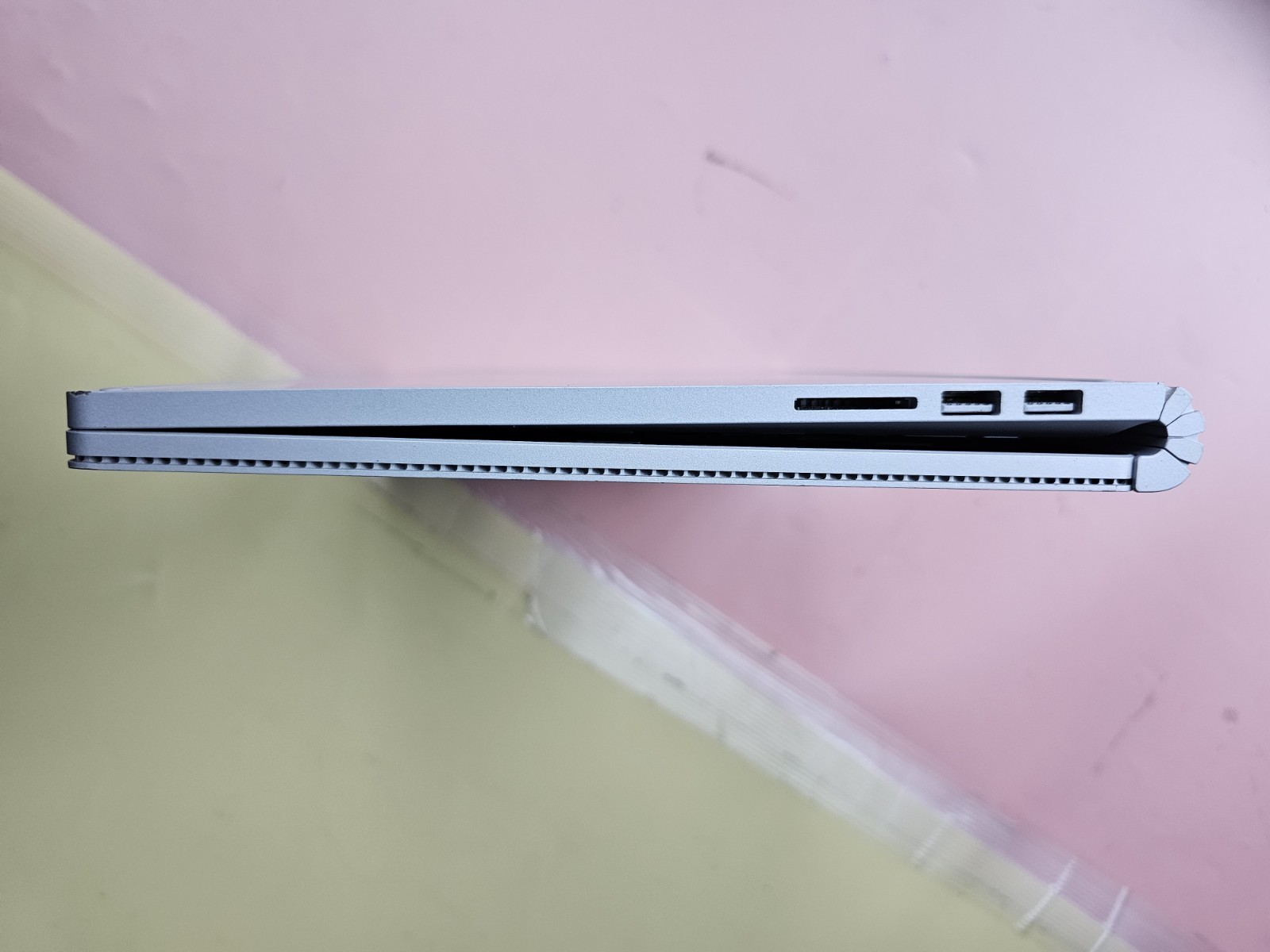 Microsoft Surface 1703 Core i7-6600U 16GB RAM 512GB SSD NVIDIA BACKLIT 3000×2000