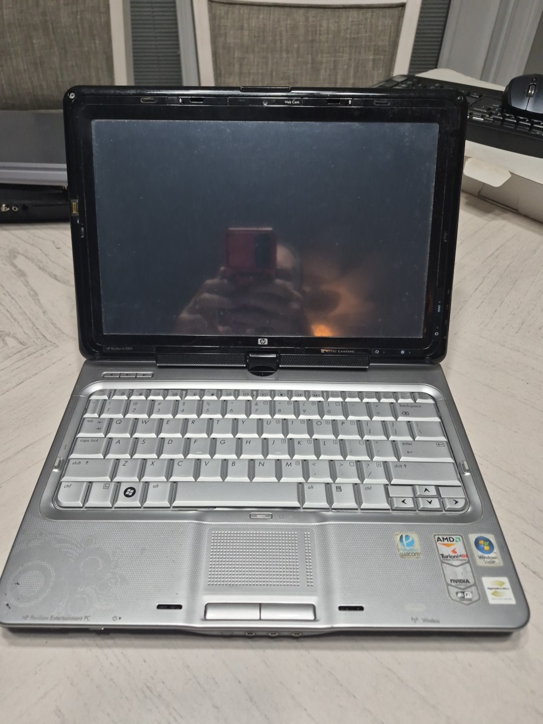 HP Pavilion 2000 *TURNS ON For A Second No Cord