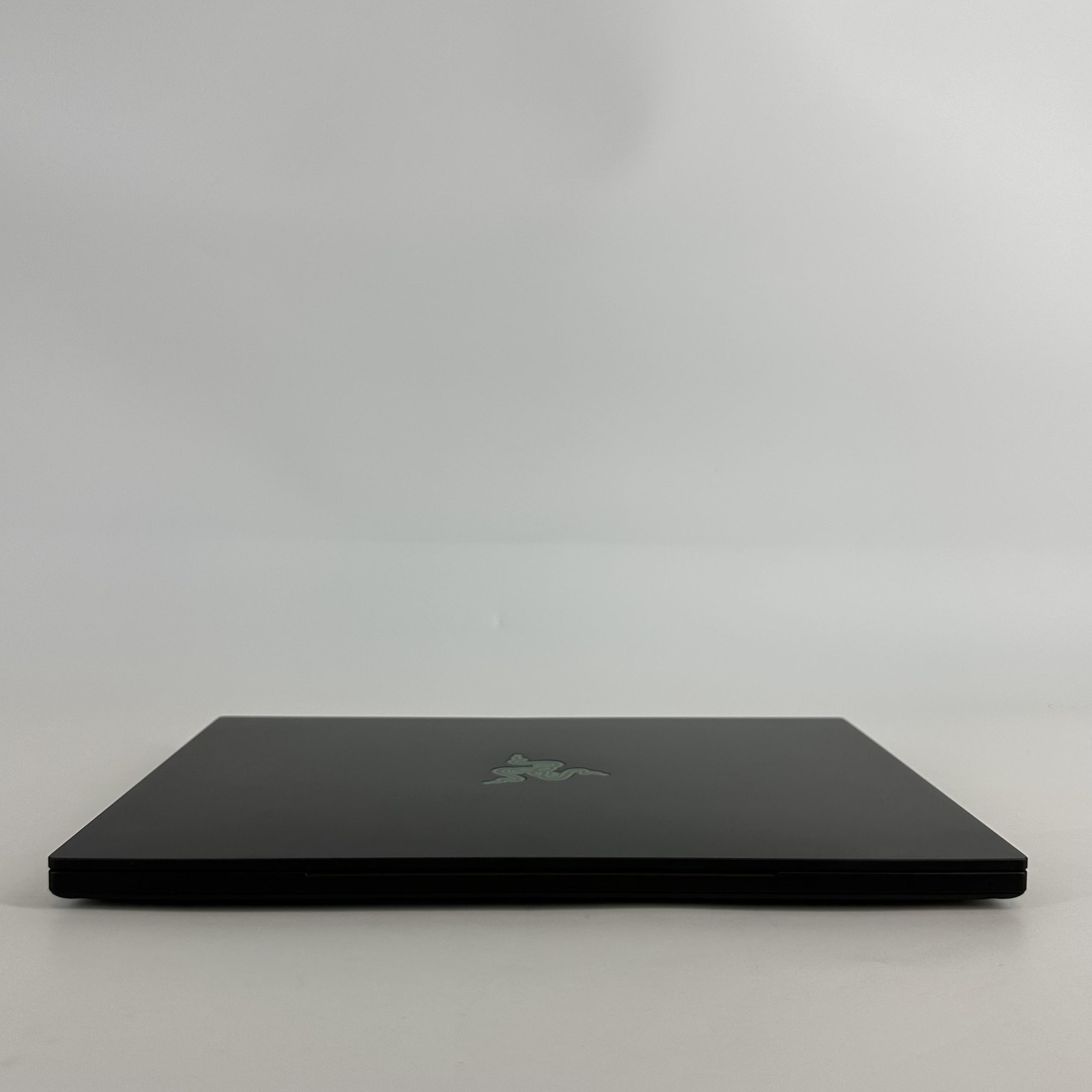 Razer Blade 14 120Hz 2025 2.0 Hz Ryzen AI 9 365 16GB 1TB SSD RTX 5060 BENT FRAME