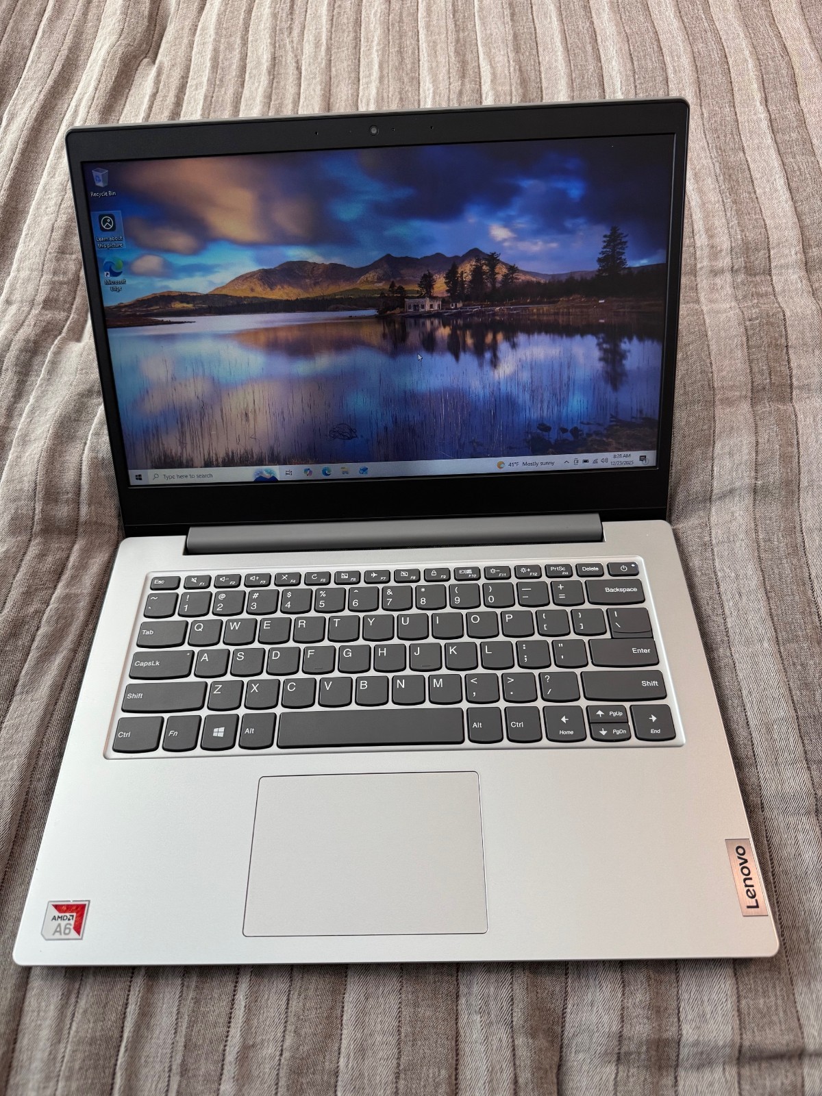 Lenovo IdeaPad 14″ (64GB,AMD A6,1.6 GHz,4GB RAM) Laptop – Platinum Grey