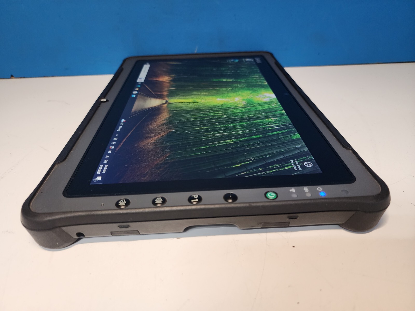 Getac F110 G3 Rugged Tablet Computer i5-6200U 2.30GHZ 8GB 256GB, WIN 10PRO