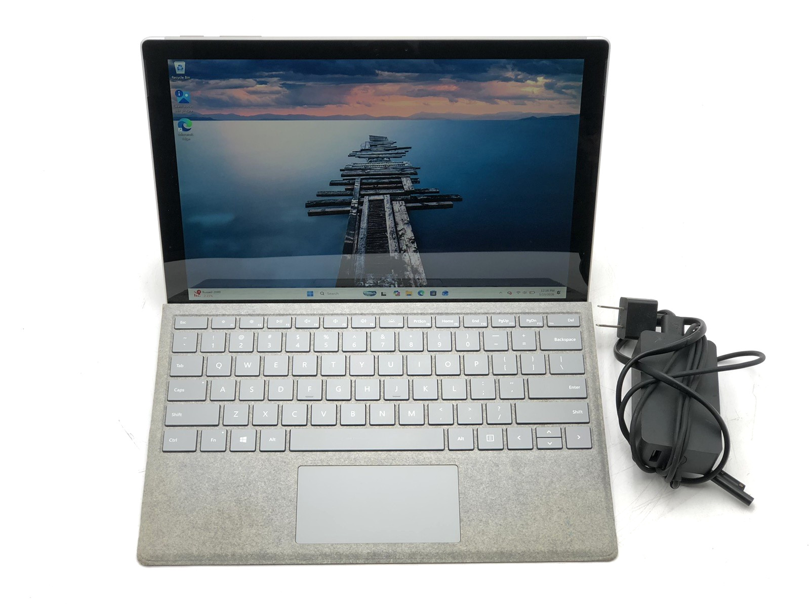 Microsoft Surface Pro 1796 12.3” Intel i5-7300U 2.6GHz 4GB RAM 128GB SSD WIN 11