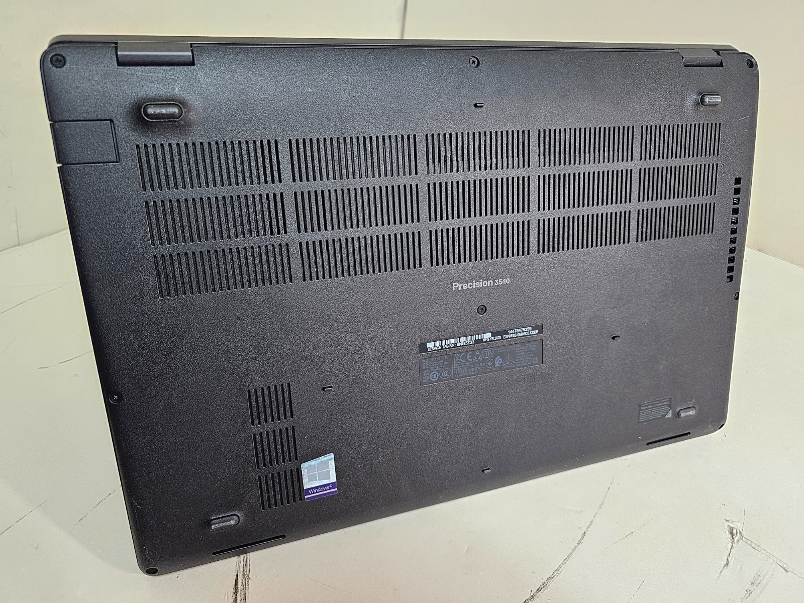 Dell Precision 3540 Laptop – 1.6 GHz i5-8365U 8GB 256GB SSD Webcam 15.6″ Full HD