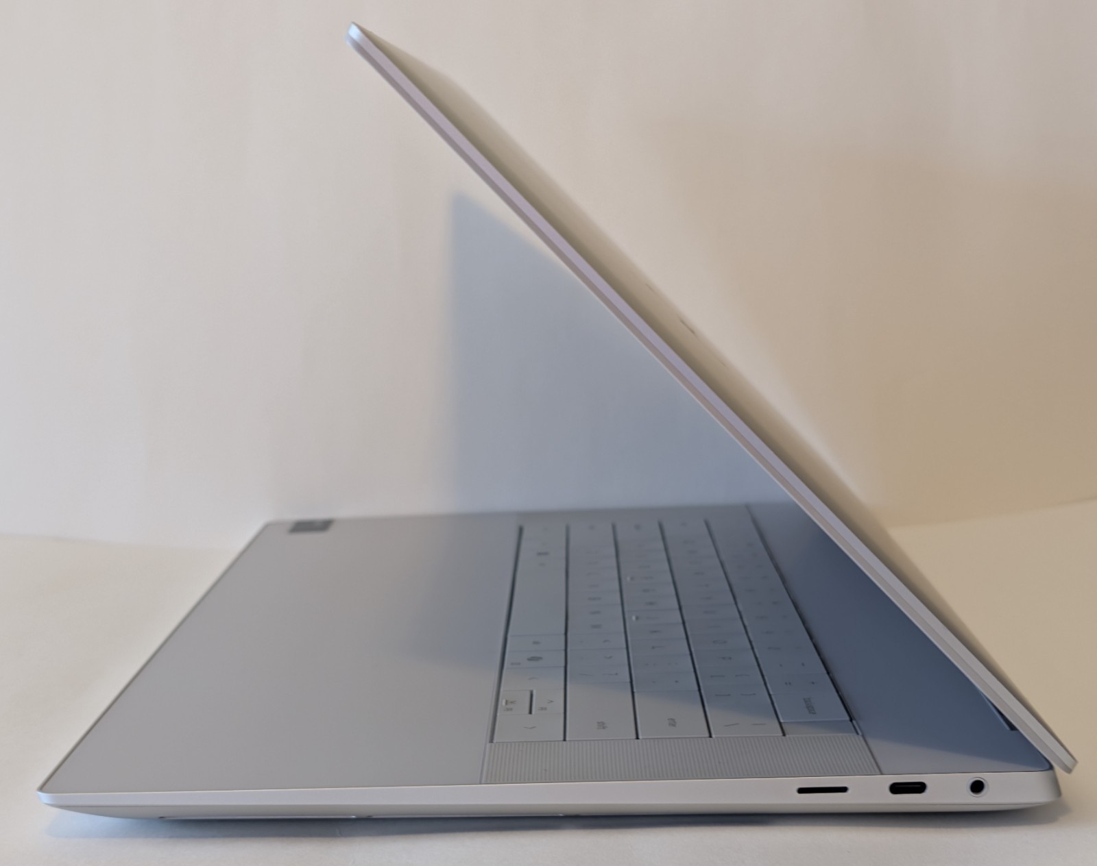 Dell XPS 9640 Core Ultra 7 155H| 16GB RAM| 1TB SSD| RTX 4050 Win11 (Good). ~D14~