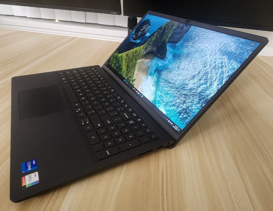 Dell Inspiron 3511 15.6″ Touch, 1TB SSD, Core i7 11th Gen. 32GB DDR
