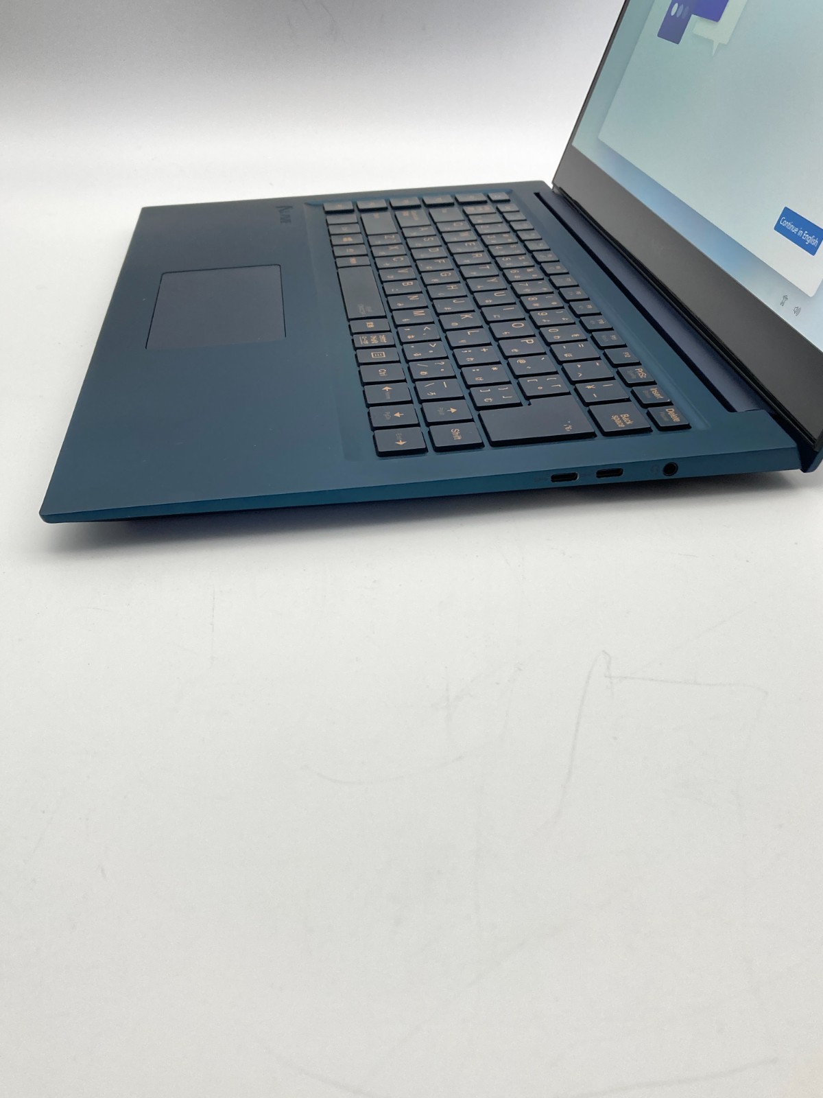 NEC Lavie PC-LV750RAL-E3 Core i7-9750H RAM 8GB SSD 512GB OLED 4K (3840×2160)