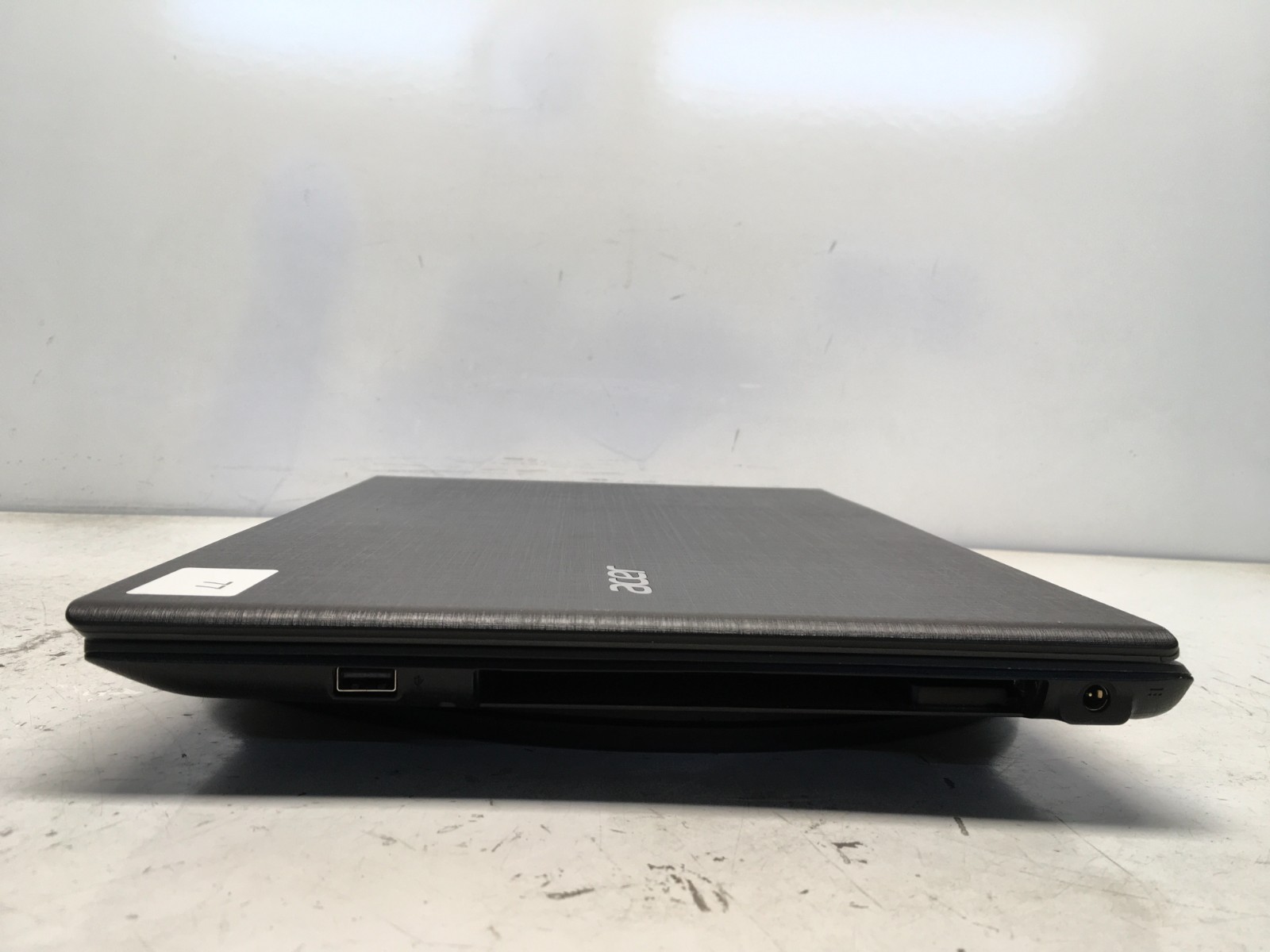 Acer Aspire E5-573-35AQ Intel i3 No RAM NO HDD