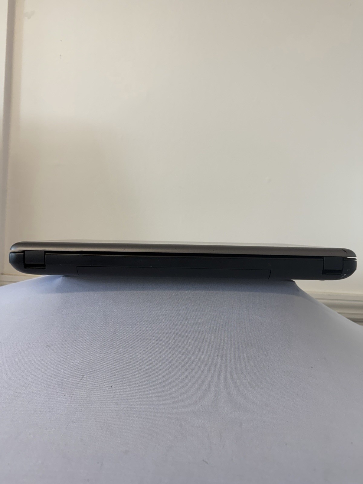HP Notebook 2000-369wm Laptop – Good Screen – AMD E-450 – RAM 4 GB – Read Des