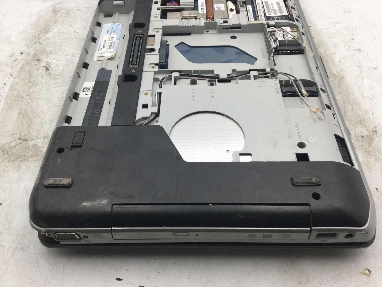 DELL LATITUDE E5530 – FOR PARTS/BAD LCD – INTEL I5 – NO RAM -READ DESCRIPTION-BB