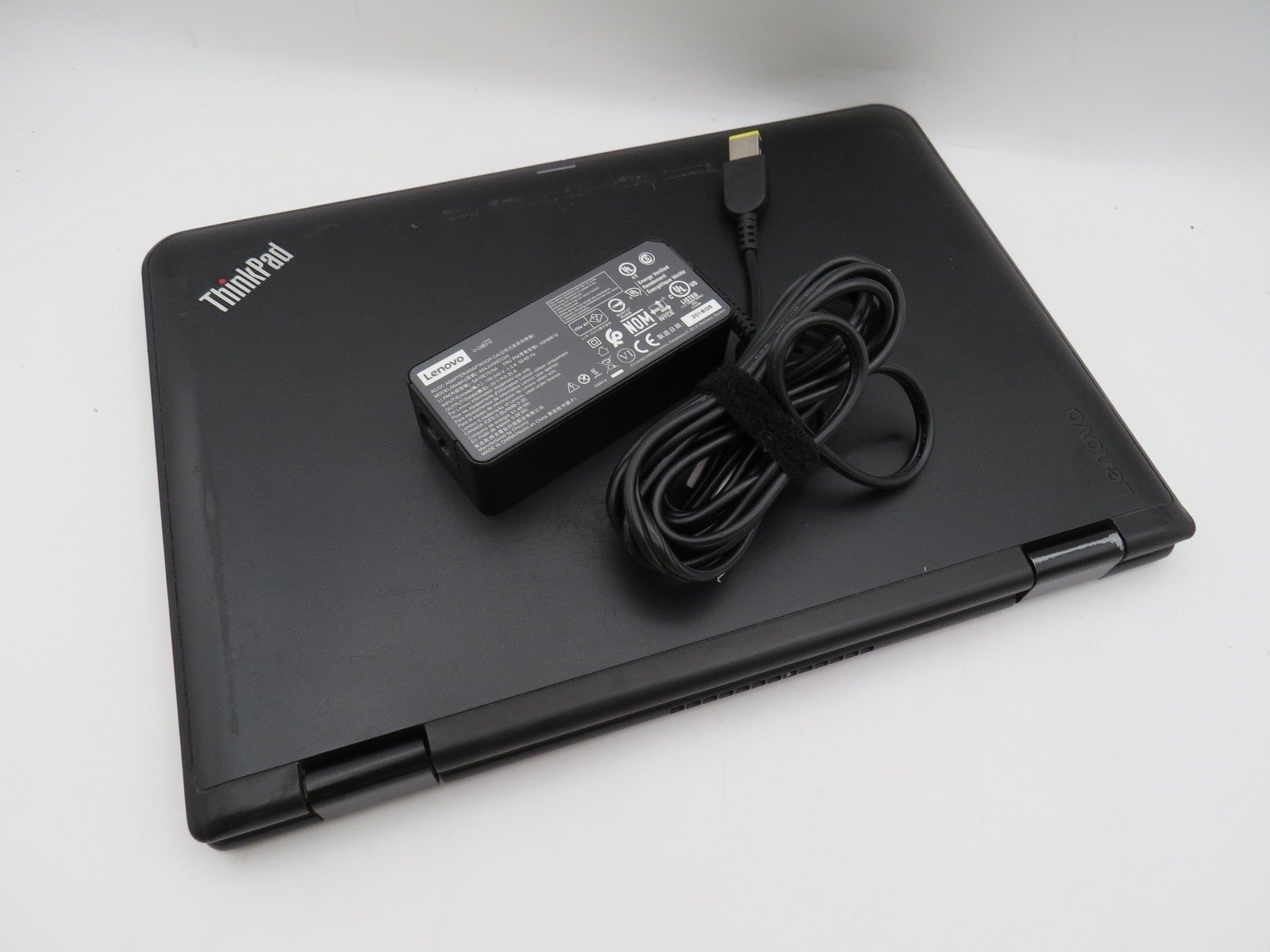 Lenovo Yoga 11e i3-6100U @ 2.3GHz 8GB DDR3 256GB m2 11″ Touch No Batt/OS