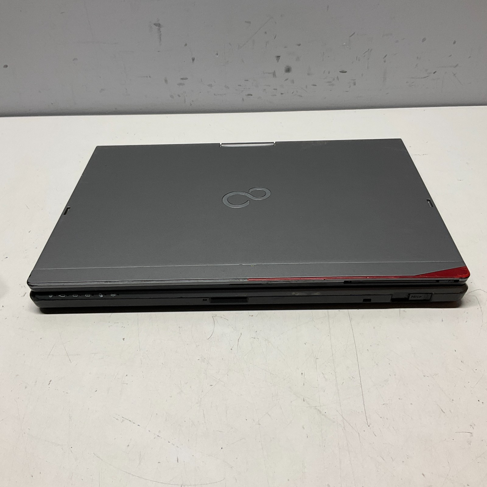 Fujitsu Lifebook T726 2-in-1 12.5″ Intel Core i5-6200U 2.3GHz 8GB 128GB NO BATT