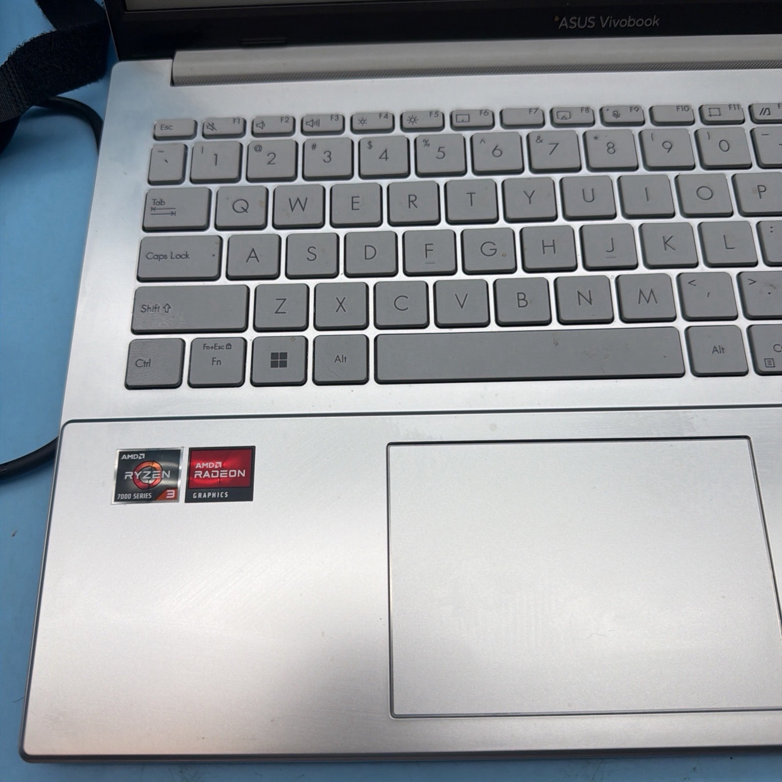 ASUS Vivobook Go 15 E1504FA 15.6″ Laptop AMD Ryzen 3 7320U 8GB RAM 512GB SSD W11