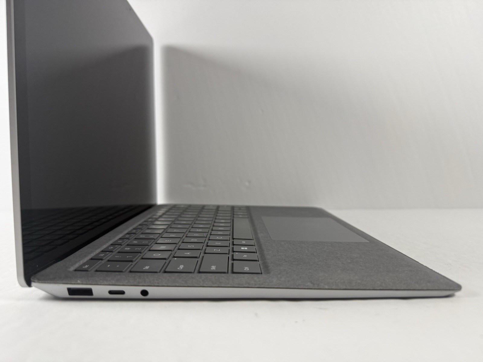 Microsoft Surface Laptop 5 13.5” 1950 Intel Core i7-1265U 16GB RAM 512GB NVME
