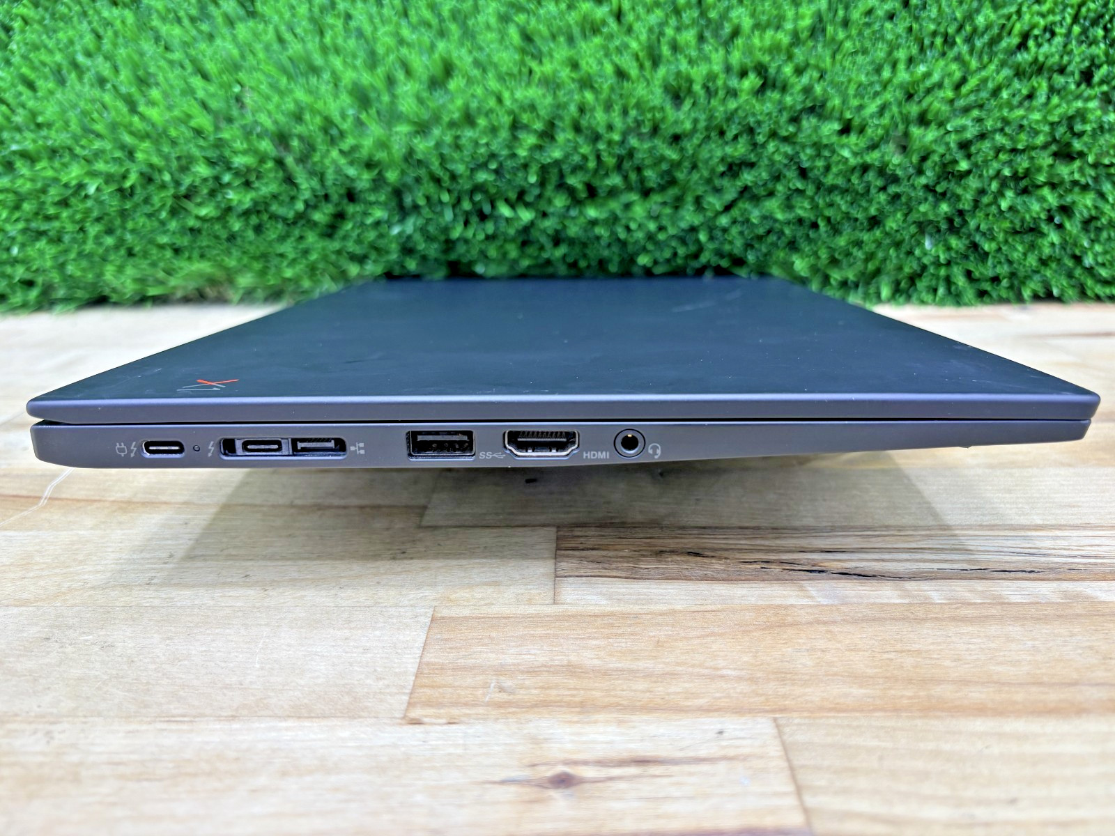 Lenovo ThinkPad x1 Carbon 7 Intel i7-10th Gen 1.90GHz 16GB RAM 256GB SSD W 11 P*