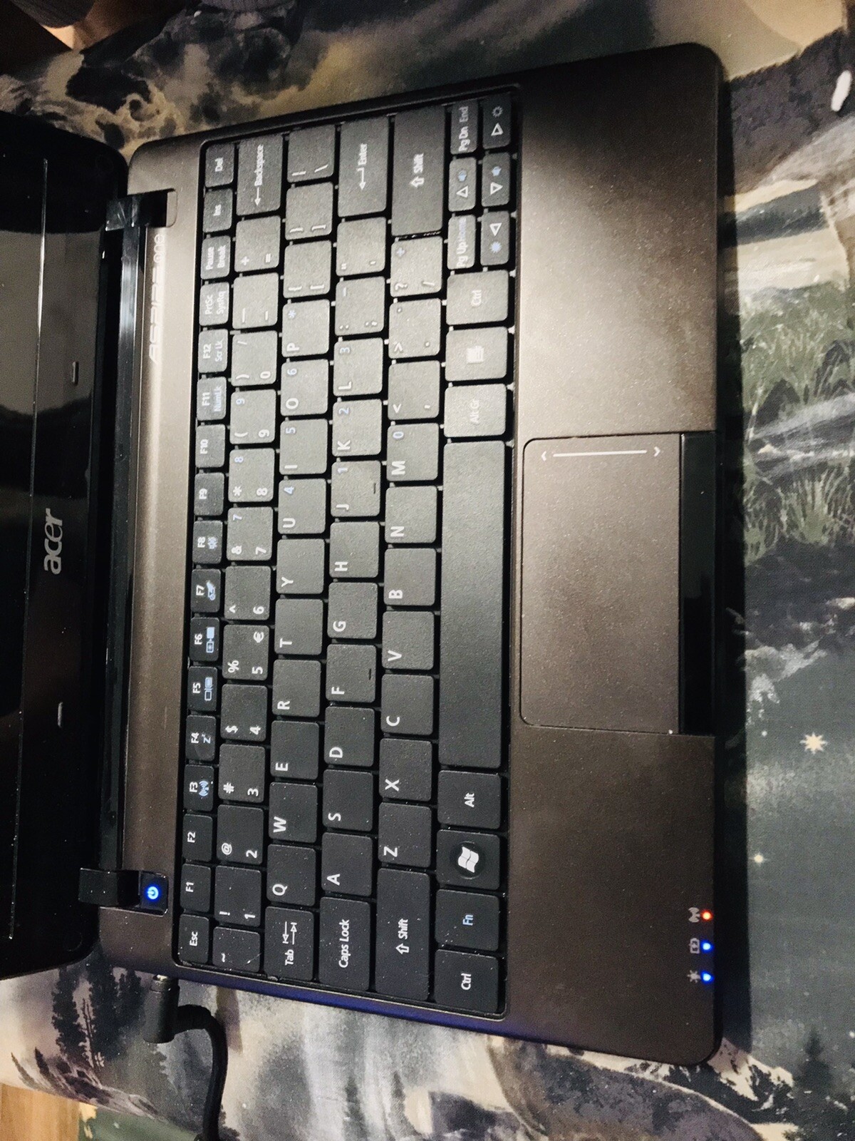 acer-aspire one 722. 8GB RAM. AMD C-60 Processor. NO SSD Or HDD