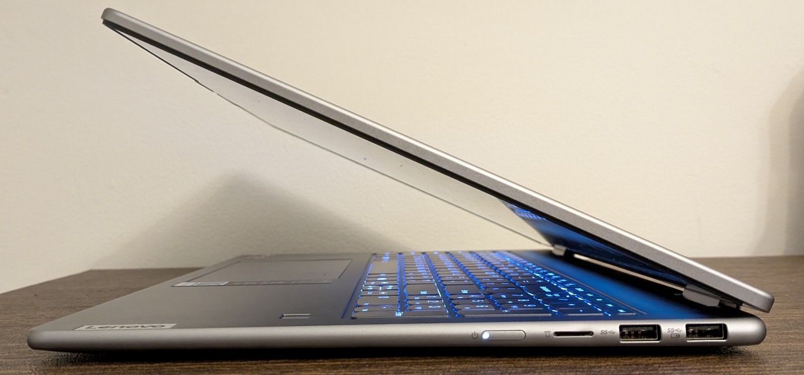 Lenovo Yoga 7 16″ 2-in-1 Touch (Ryzen 5 8640HS, 8GB RAM, 512GB SSD) Laptop