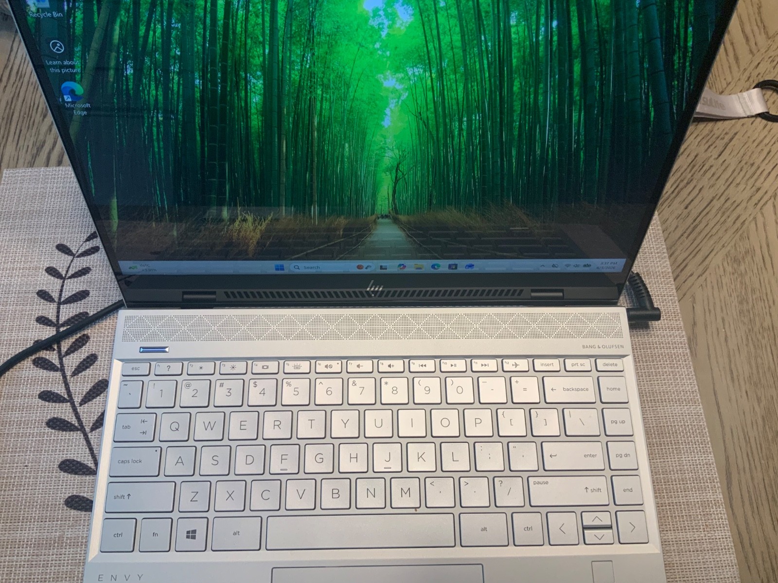 HP Envy 13-aq1013dx 3C311UA 13.3″ Touch Laptop, i7-1065G7/8GB/512 SSD/Win11 Home
