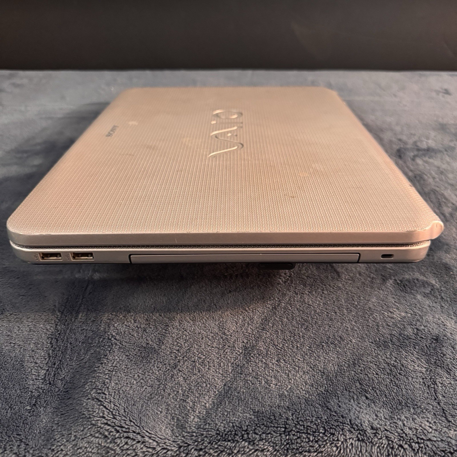Sony VAIO PCG-7184L 15.6″ Laptop W/ Charger For Parts & Repair