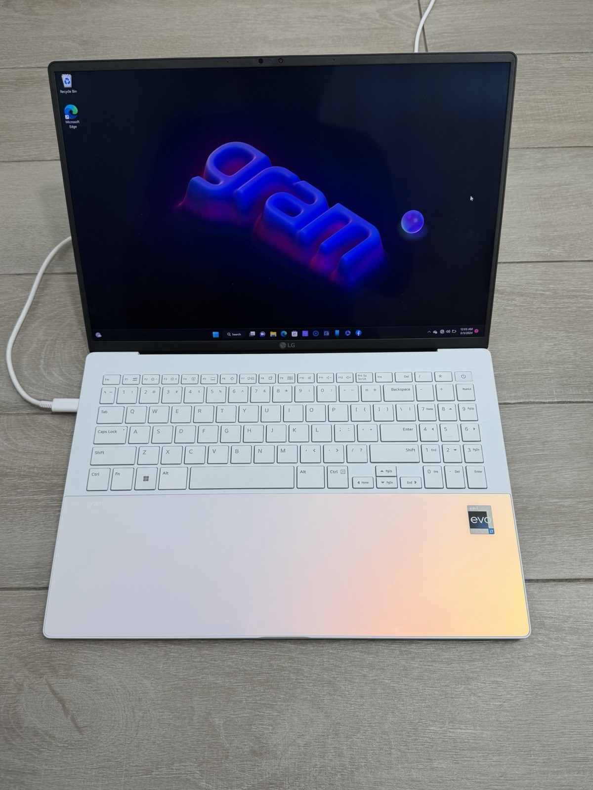 Bad Battery” LG Gram 16Z90RS 16″ Core i7-1360P 16GB RAM 1TB SSD Win-11 Excellent