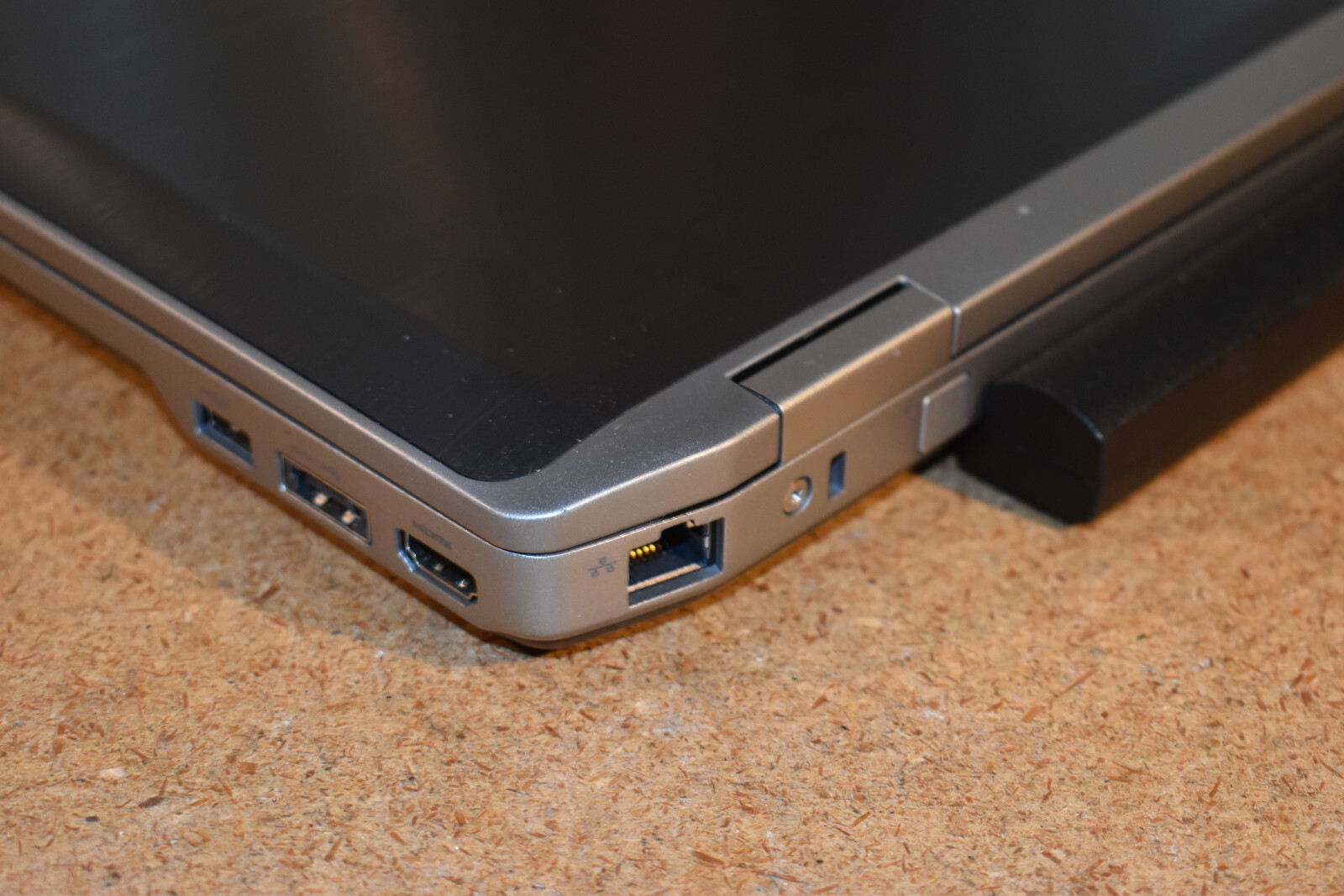 Dell Latitude E6530 Intel Core i5-3320M 4GB 320GB HD Windows XP Pro NVidia 5200M
