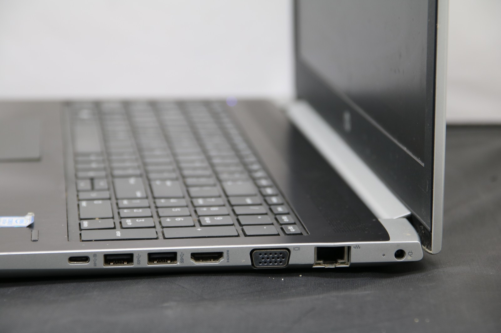 HP PROBOOK 450 G5 – i5-8250U – 4GB, 256GB, Windows 11 + Adapter