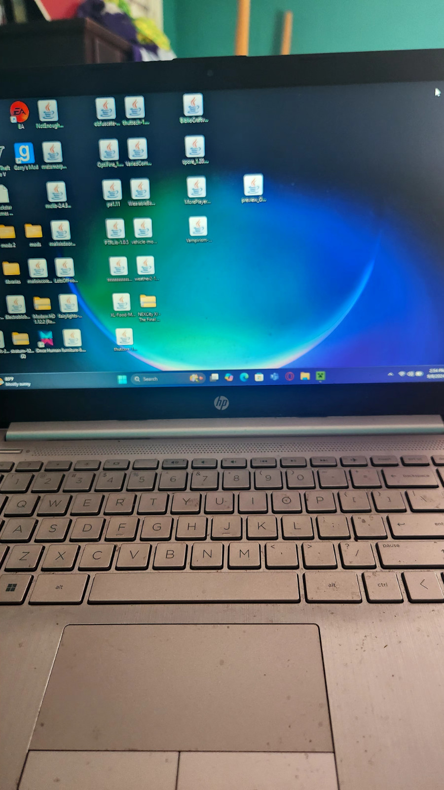 HP 14DQ0052DX 14″ (64 GB, SSD, Intel Celeron N, 1.10 GHz, 4 GB) Laptop -…