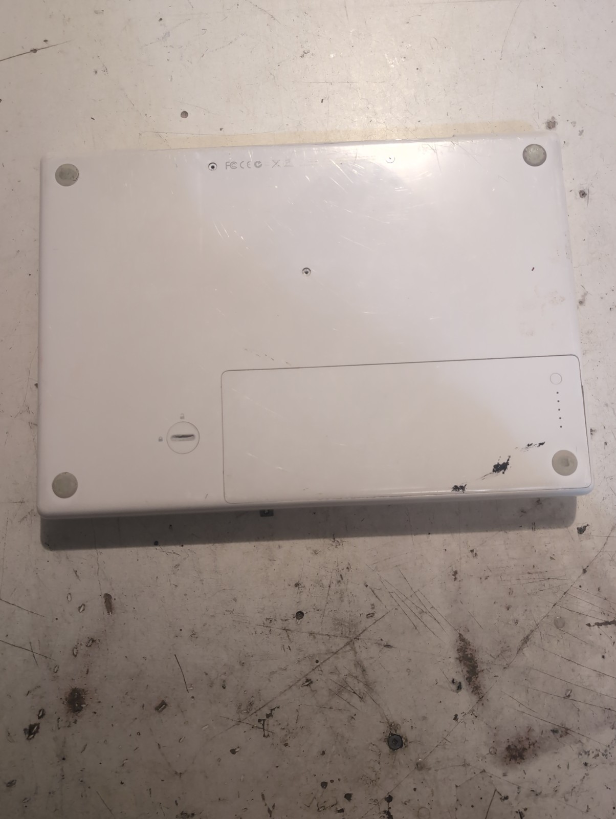 Broken Old Mac Laptop CW-8221-C for Parts Not Working As-Is Read Description