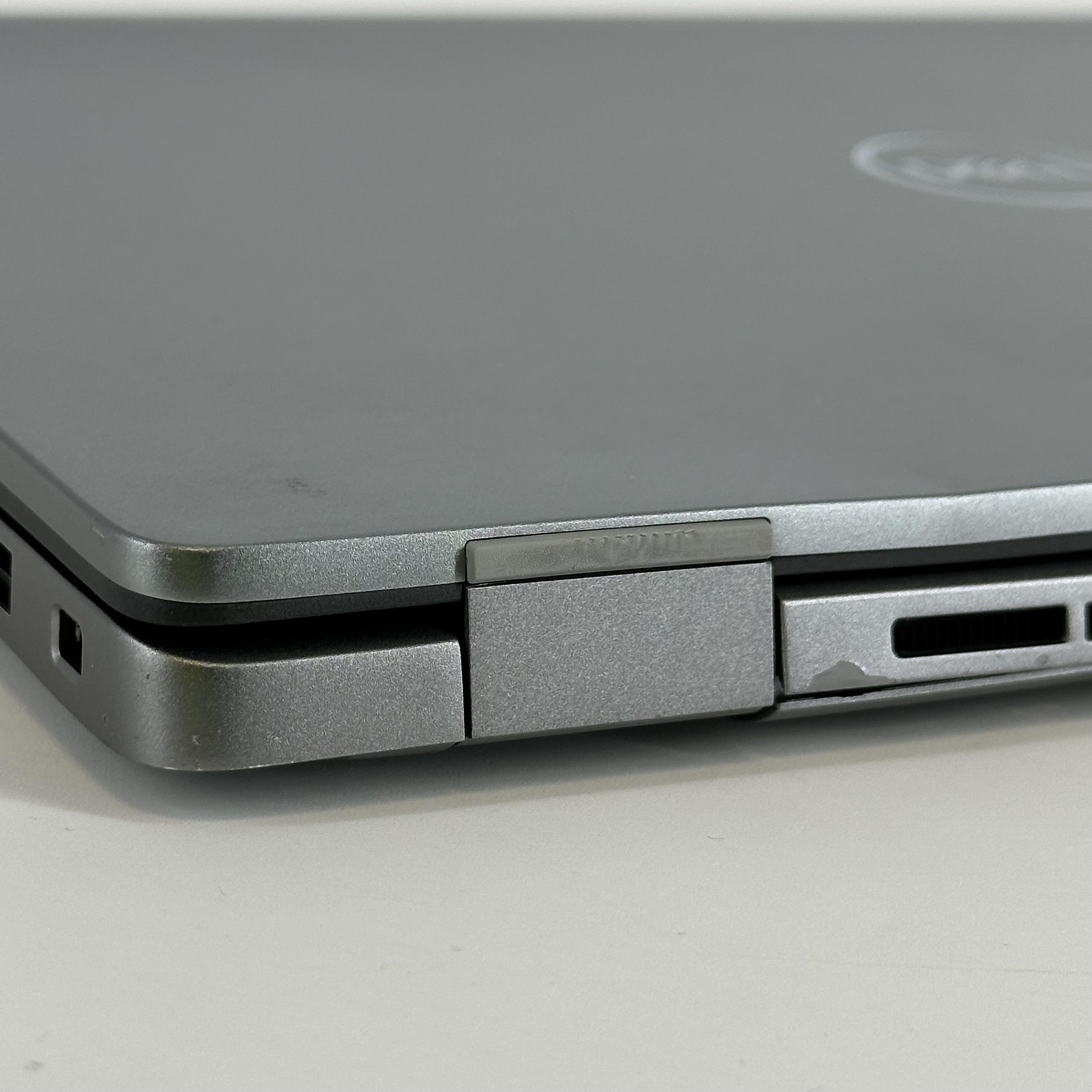 Dell Latitude 7440 14 Gray QHD+ TOUCH 1.9 GHz i7-1370P 32GB 256GB SSD Fair