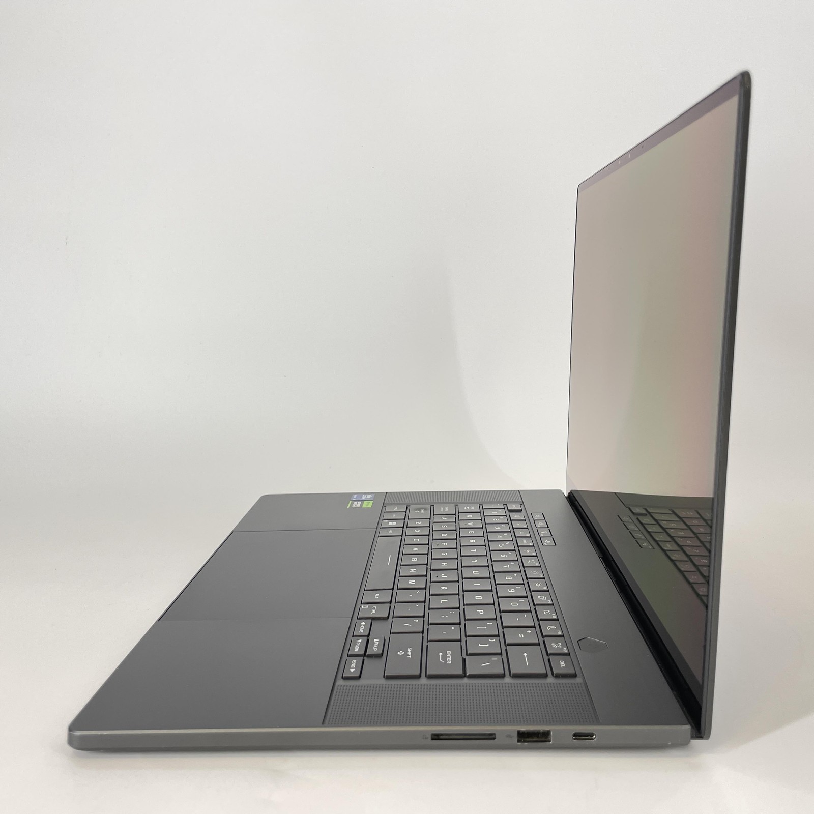 Asus ROG Zephyrus G16 GU605 QHD+ Ultra 9 185H 16GB 1TB RTX 4070 -1 BAD USB PORT