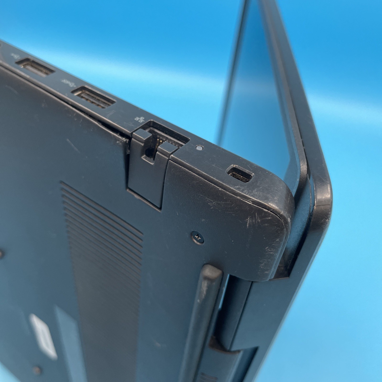 Dell Latitude 3520 | i5-1135G7 | 8GB RAM | 256GB SSD | NO OS | 67% BATT