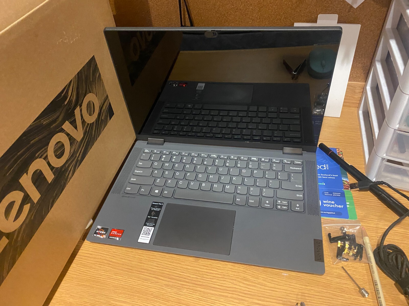 Lenovo ThinkPad Flex 5 14″ Graphite Grey 4GB RAM AMD Ryzen 3 3Cell Battery