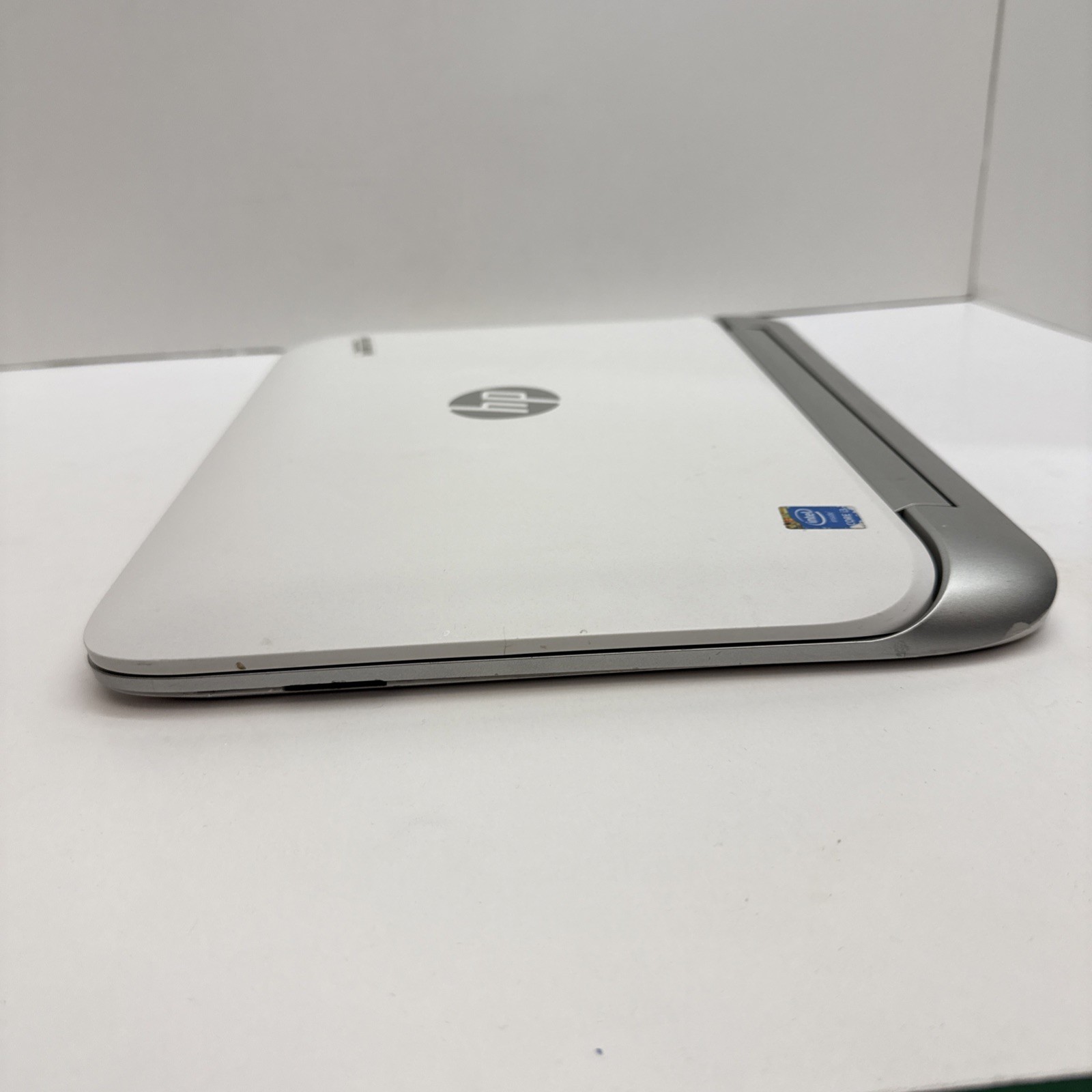 HP Split Tablet Laptop Intel Core i3 NO HDD – As Is – Parts Or Repair – No Power