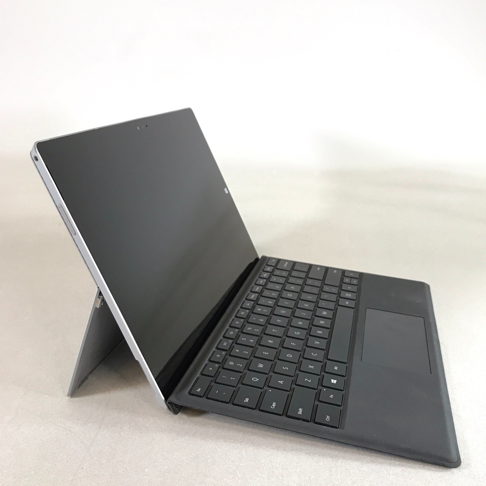 Microsoft Surface Pro 3 Intel i3-4020Y 4GB RAM 64 GB SSD Win 10 Pro